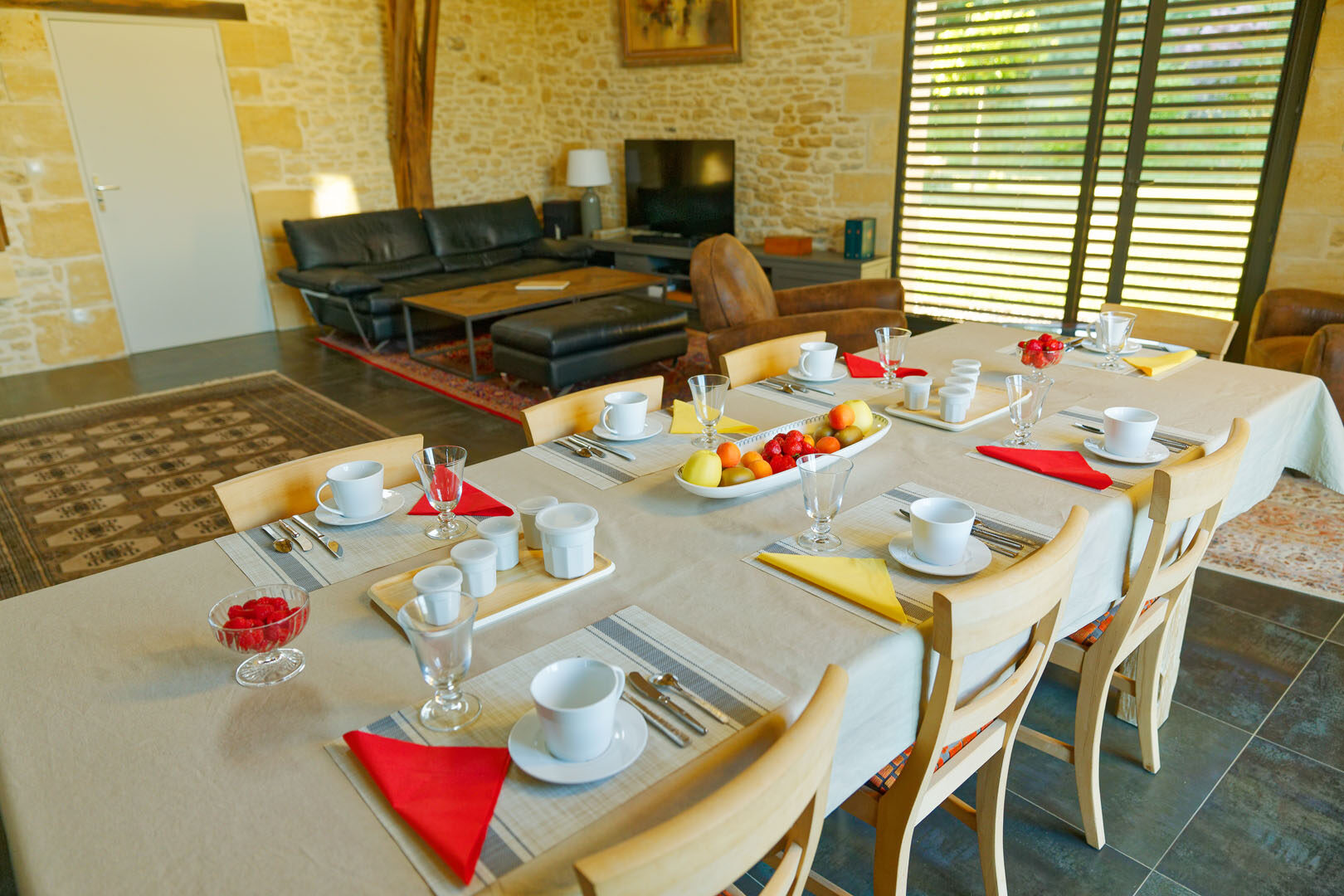 Daurèa chambres dhotes sarlat montignac petit dejeuner table